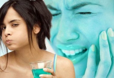 болят зубы при чистке зубов